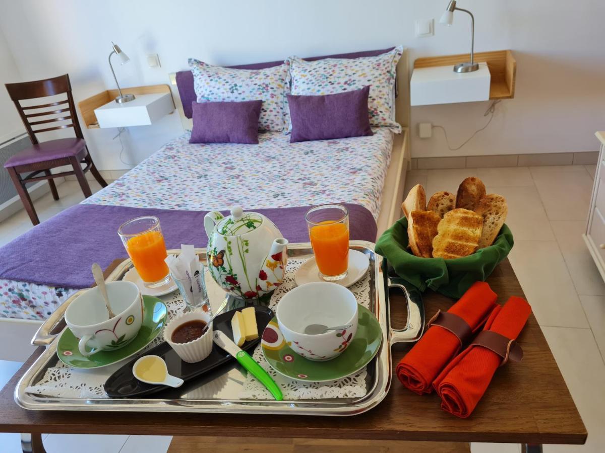 Chambres d'hôtes B&B La Bergeronnette avec piscine couverte chauffée Bizanet Exterior foto