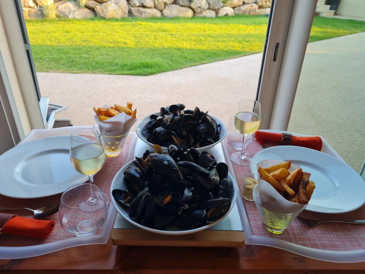 Chambres d'hôtes B&B La Bergeronnette avec piscine couverte chauffée Bizanet Exterior foto